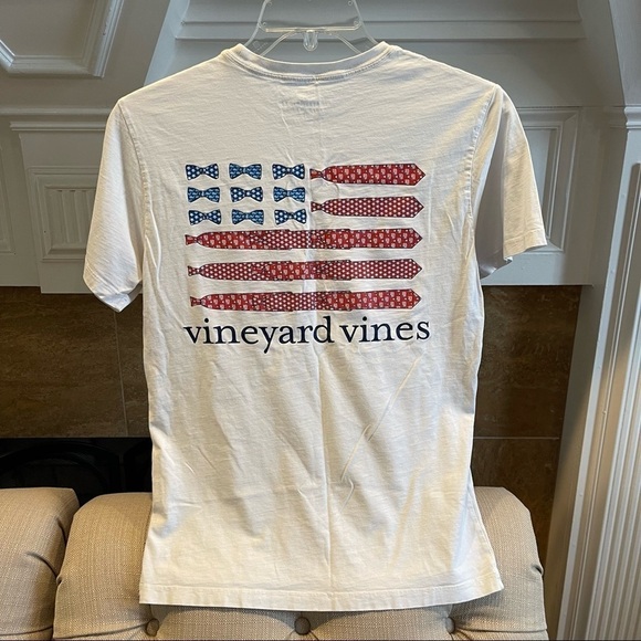 H: Vineyard Vines T-shirt Men's Sz XS Pocket Graphic USA Flag - Picture 2 of 7